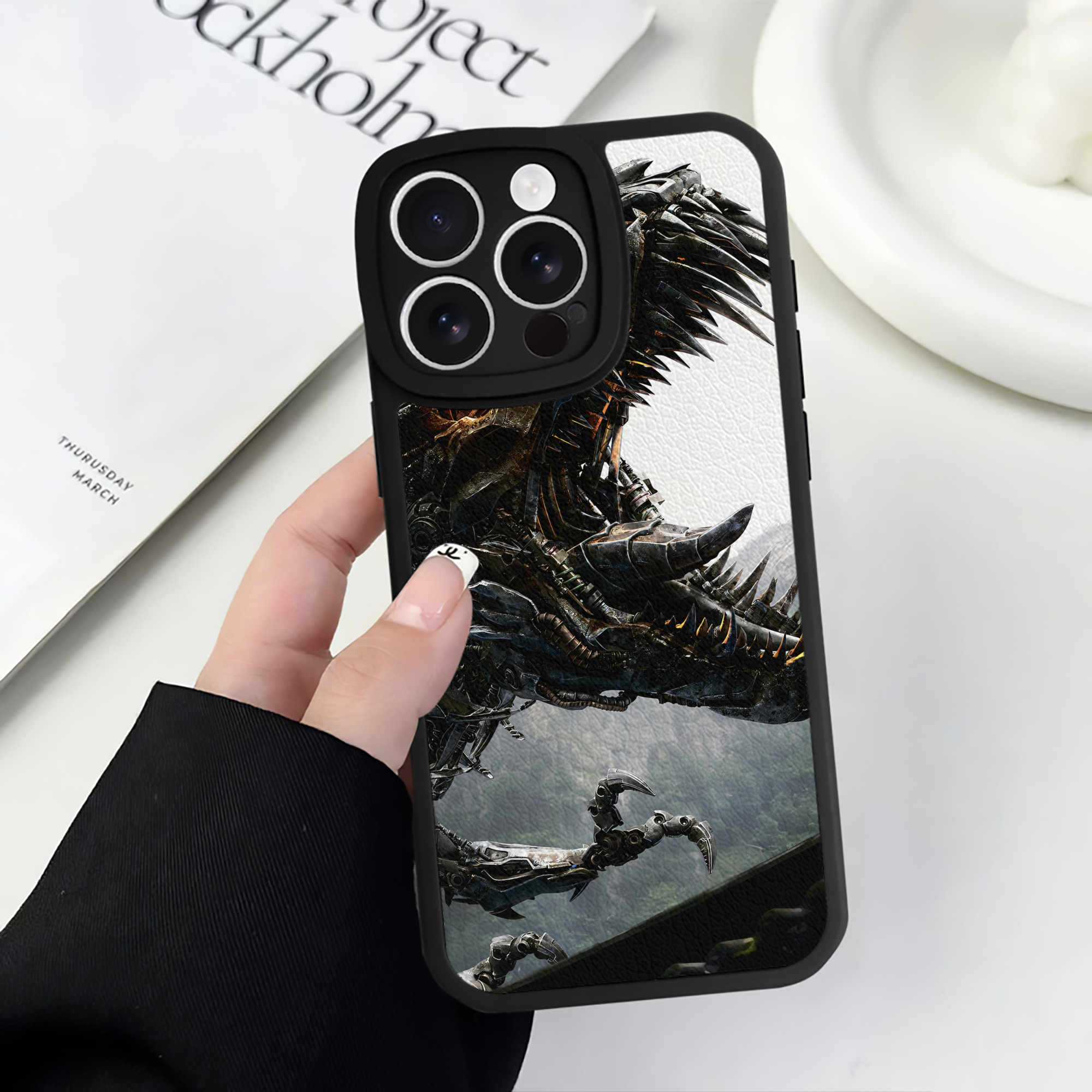 （画像用） Transformers トランスフォーマー 【iPhone 16シリーズ対応】シリコンスマホケース（レザー調） 材質：シリコン